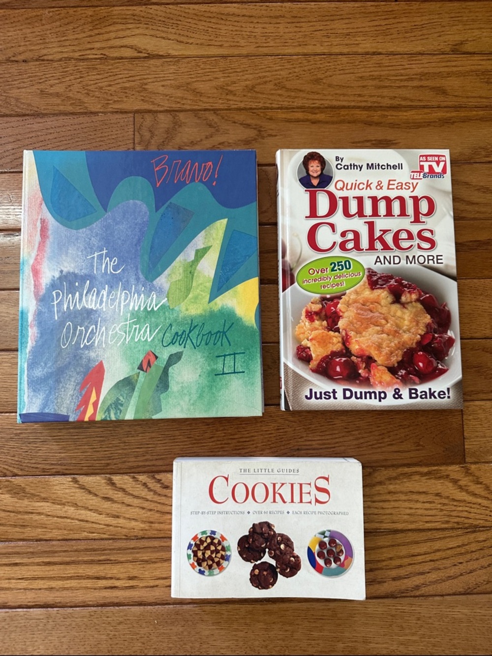 👩‍🍳 Bundle of cookbooks recipe books dump cake Philadelphia orchestra cookies